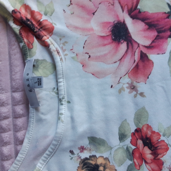 (L) Ultra Soft Floral Print Crop Top - Picture 2 of 6